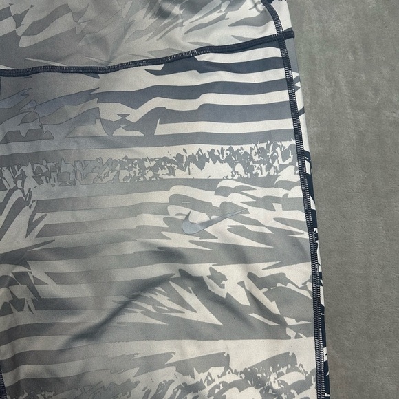 Nike Dri-Fit Cropped Leggings Women’s 1X Grey White Stripe Pocket Drawstring - Picture 5 of 8